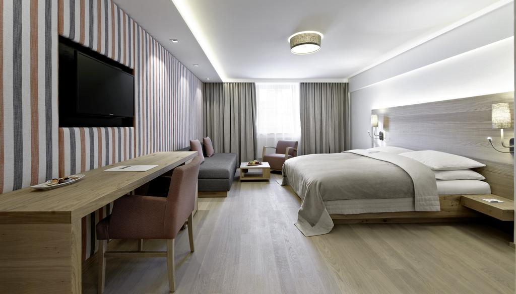 Schwarzer Adler Kitzbuehel - Adults Only Hotel Room photo