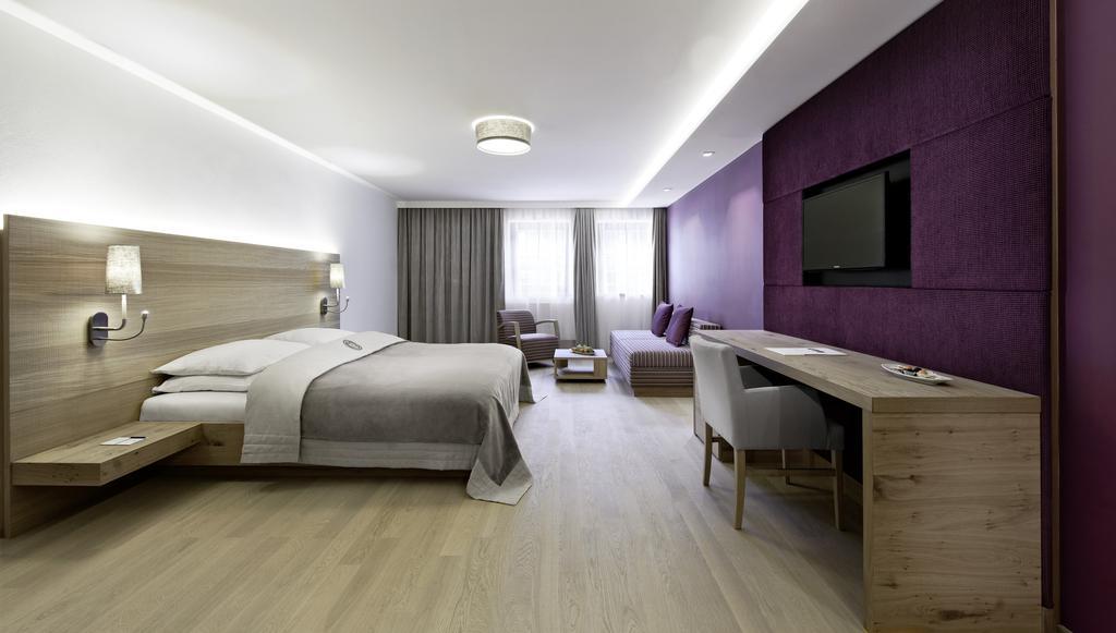 Schwarzer Adler Kitzbuehel - Adults Only Hotel Room photo
