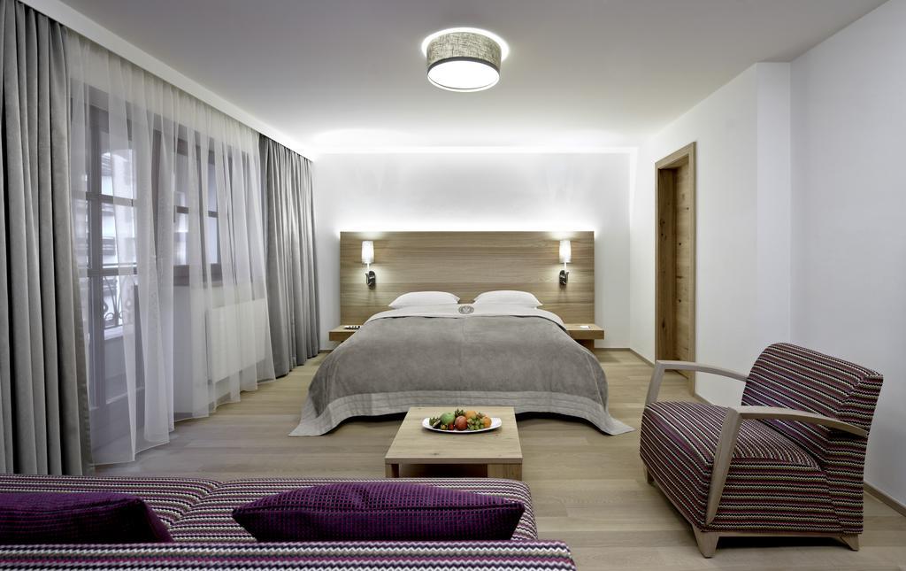 Schwarzer Adler Kitzbuehel - Adults Only Hotel Room photo